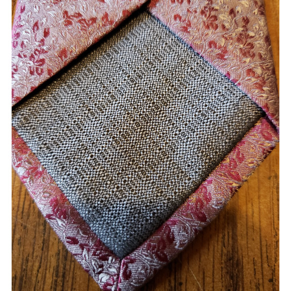 Kenneth Cole Awareness Red Abstract Striped Mens 100% Silk Necktie Tie - Picture 5 of 9